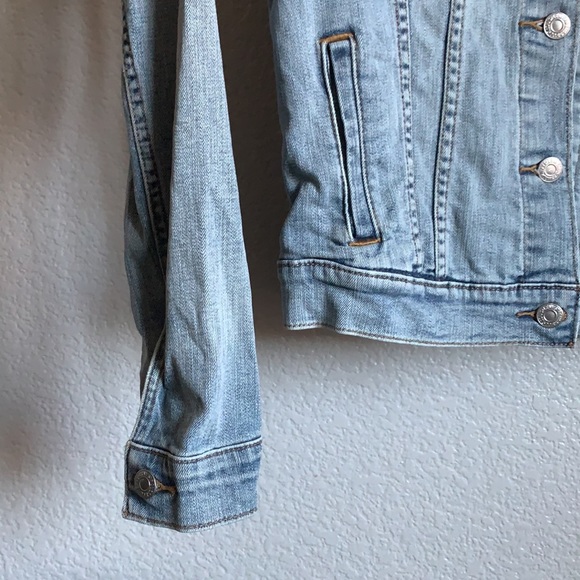 Levi’s Denim Jacket - Picture 2 of 6